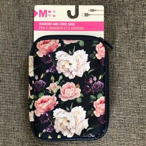 NWT Mytagalongs Charger and Cord Case
